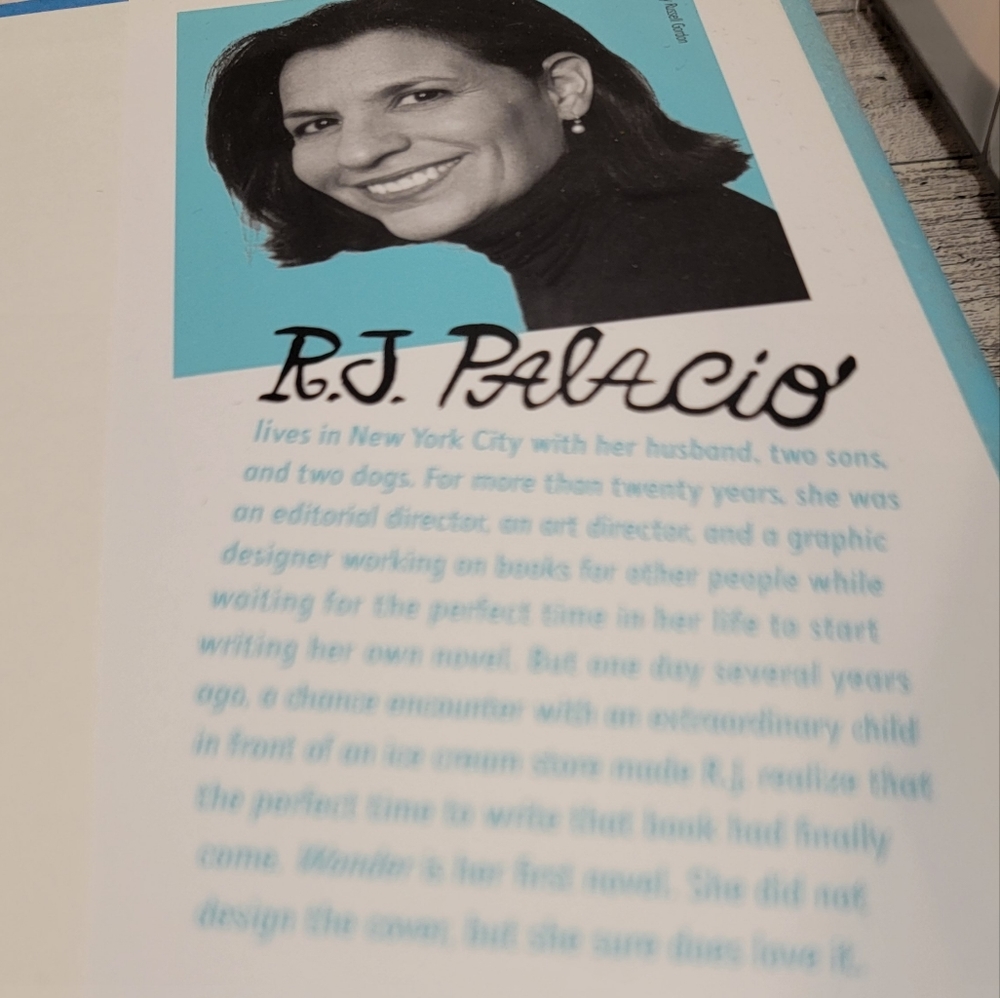 Book entitled: Wonder by R.J. Palacio Hardcover - Picture 5 of 5